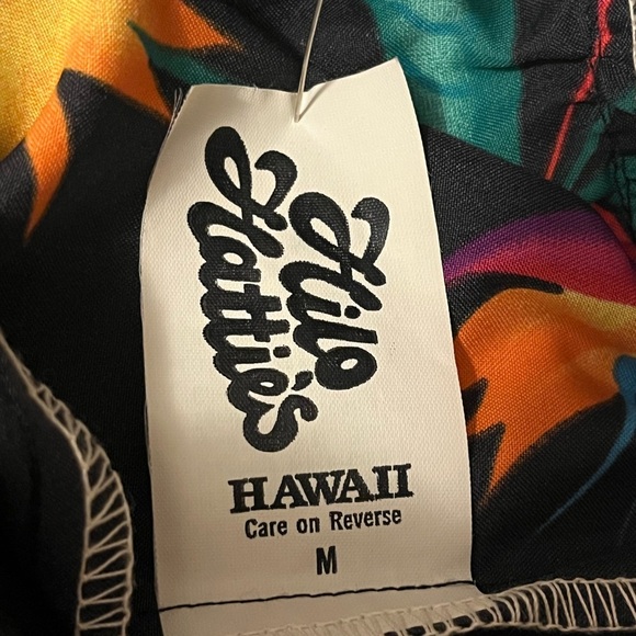 Hilo Hatties Multicolor Tropical Print Mumu, size Medium, Birds of Paradise - Picture 4 of 7